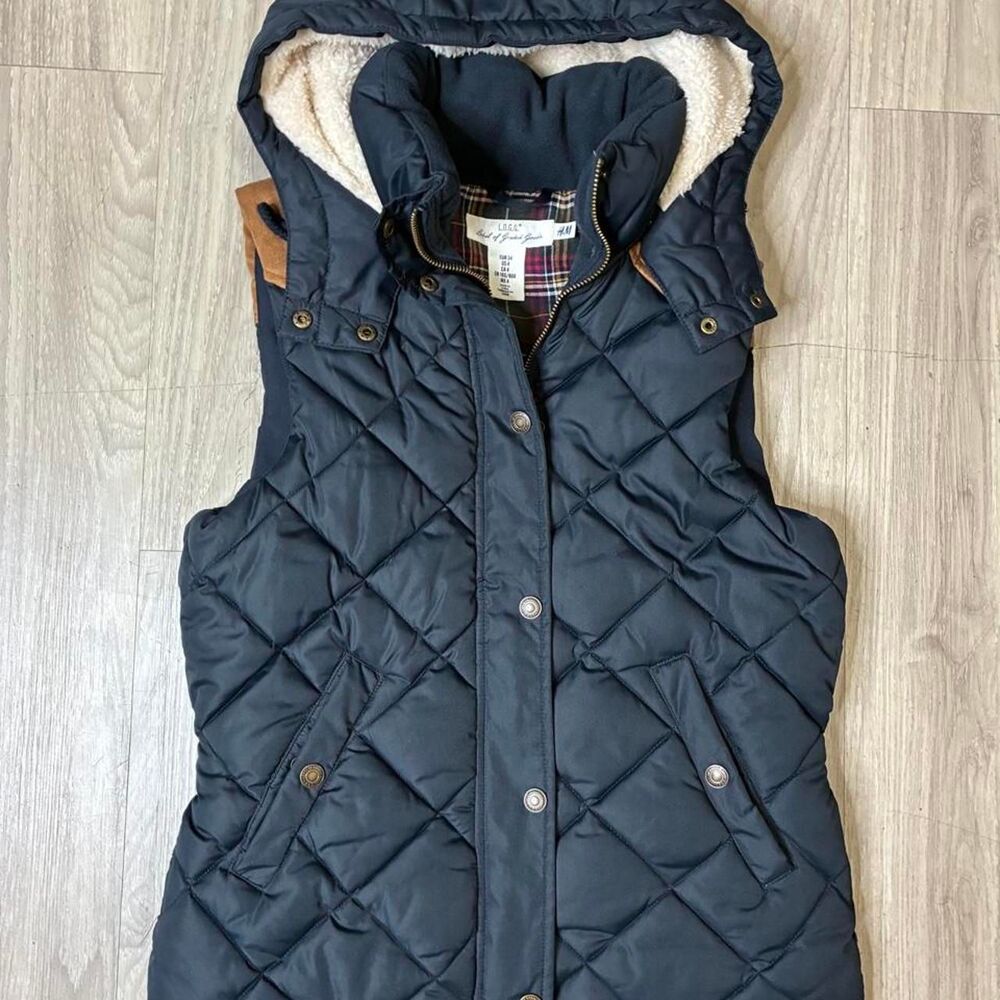 H-m Women's Navy and Black Gilet